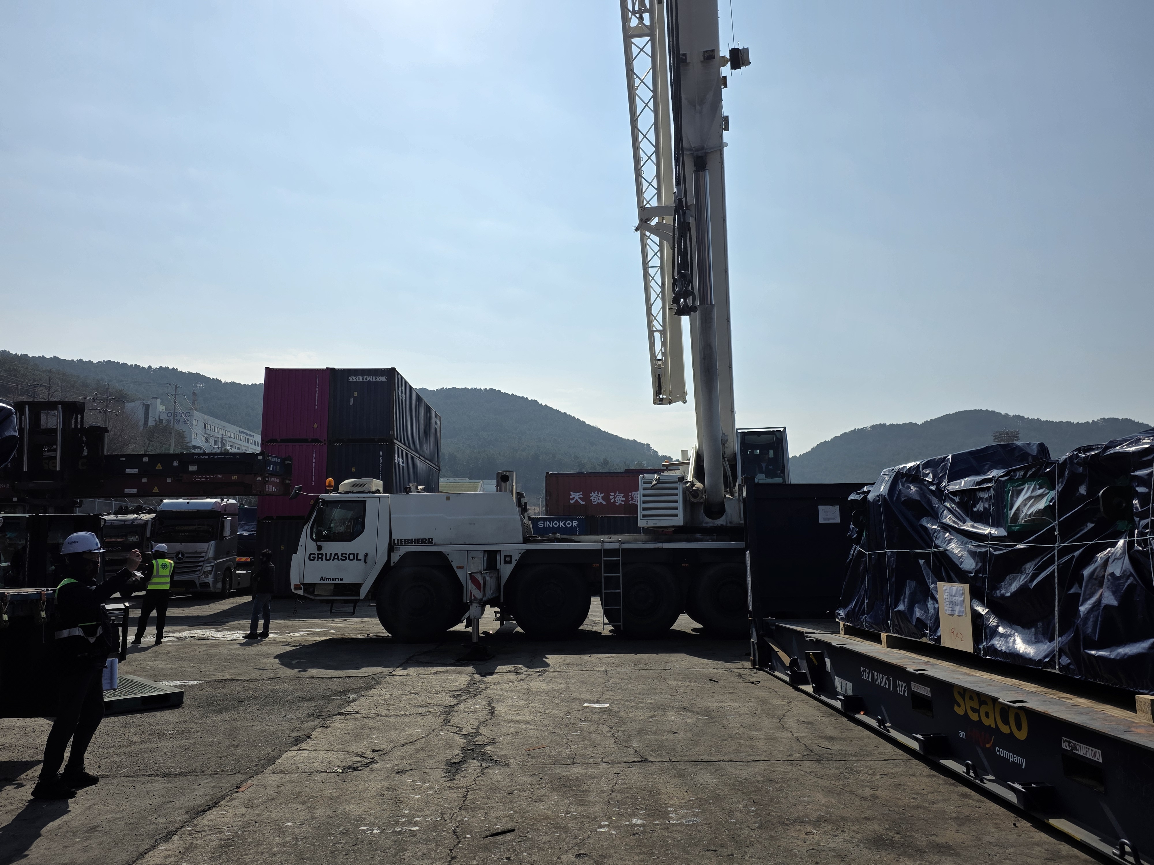 26년3월19일 크레인을 이용한 FR컨테이너 적입작업